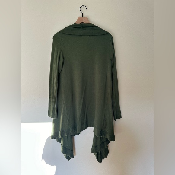 SOUTHCOTT "Go To" Cardigan in Olive Green - Picture 9 of 9